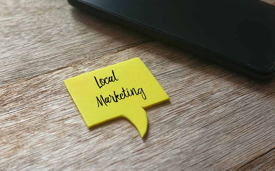 a sticky note saying local marketing