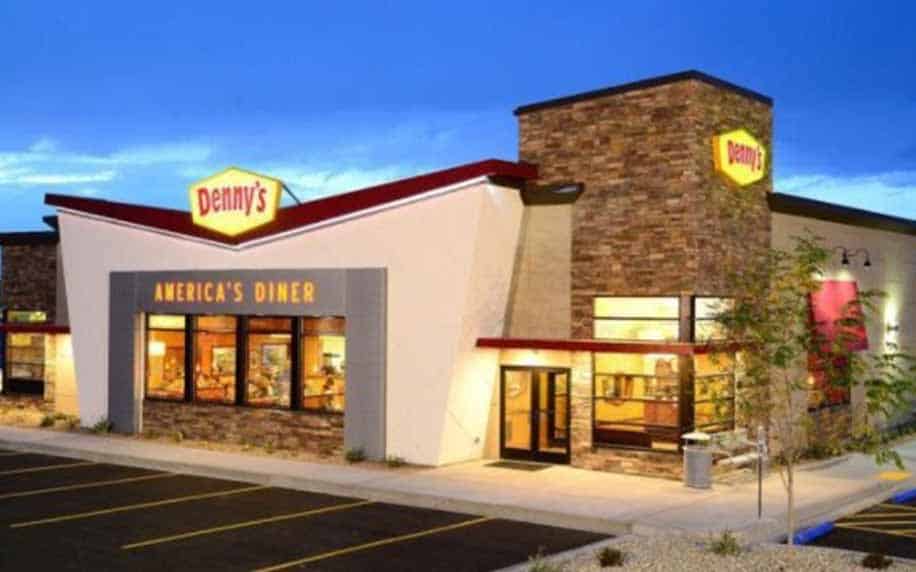 a picture of the exterior of Denny's Diner in the United States